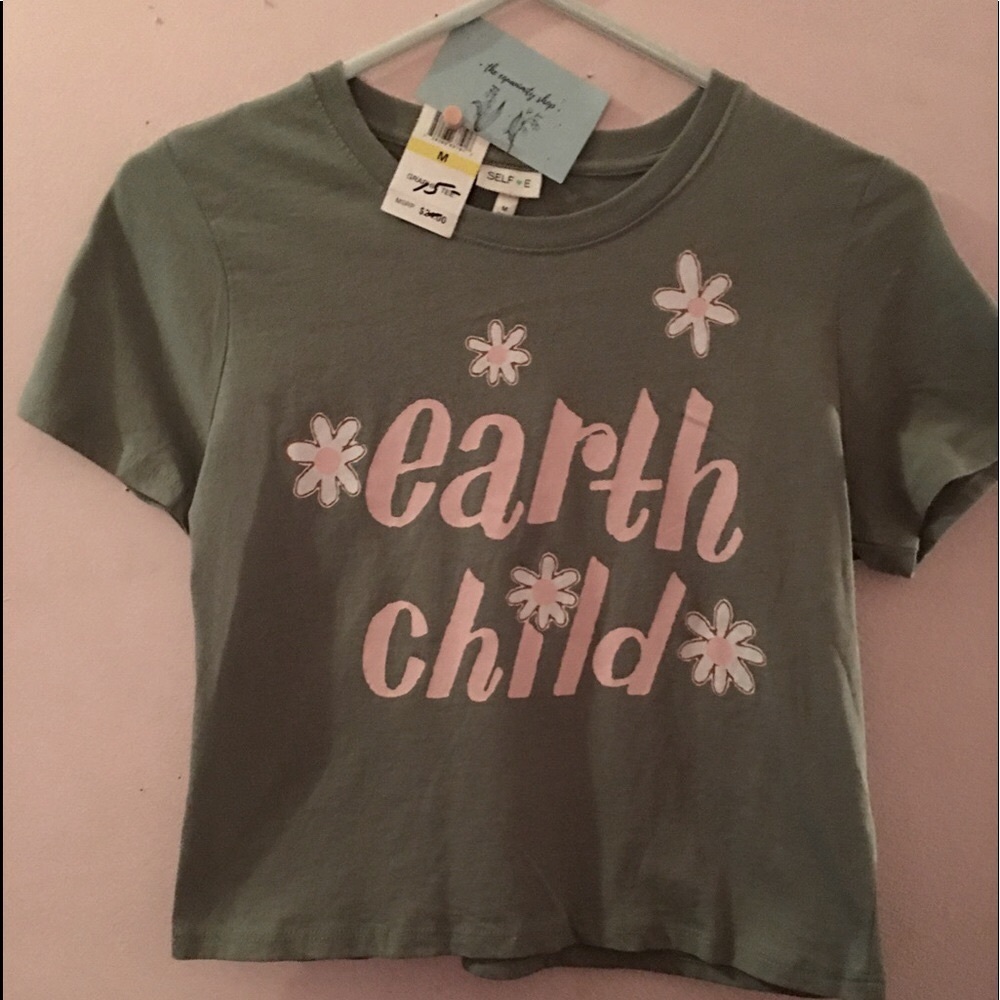 Cropped short sleeve T-shirt, junior size XL runs smaller more like (M/L)